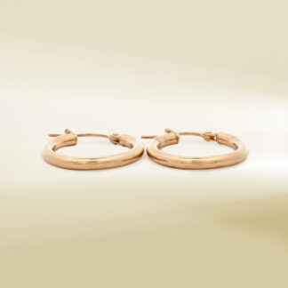 18K Yellow Gold Oval Hoop Earrings