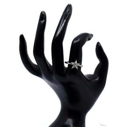 18K White Gold Ladies' Ring with Baguette and Round Cut Diamonds - Image 4