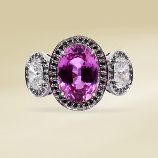 Ladies' Ring Platinum with Three Stone Diamonds