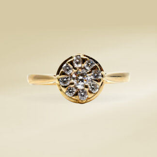 18K Yellow Gold Ladies' Ring with Round Cut and Cluster Diamonds