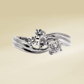 Ladies' Ring Platinum with Round Cut Diamonds