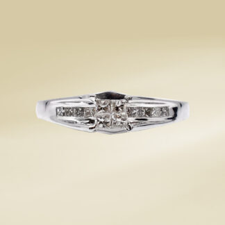14K White Gold Ladies' Ring with Princess Cut and Round Cut, Bar Diamonds