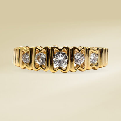 18K Yellow Gold Ladies' Ring with Round Cut Diamonds