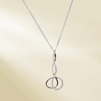 18K White Gold Mariner Chain Necklace and Pendant with Round Cut Diamonds