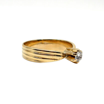 18K Yellow Gold Ladies' Ring with Round Cut, Solitaire Diamonds - Image 4
