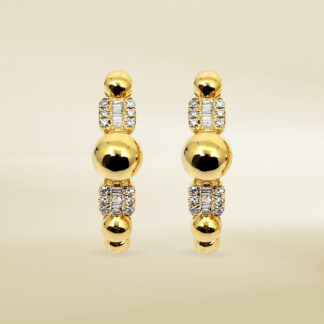 18K Yellow Gold Earrings with Baguette and Round Cut Diamonds