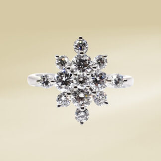 18K White Gold with Round Cut Diamonds