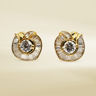 18K White Gold Earrings with Round Cut Diamonds