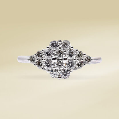 18K White Gold Ladies' Ring with Round Cut Diamonds