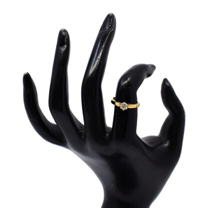 18K Yellow Gold Ladies' Ring with Round Cut, Single Stone Diamonds - Image 4