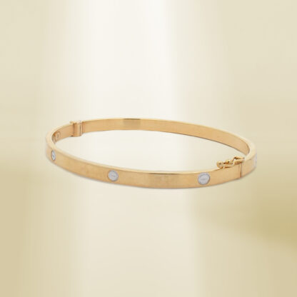 18K Yellow Gold Brand-Inspired Clip Type Bangle - Image 2