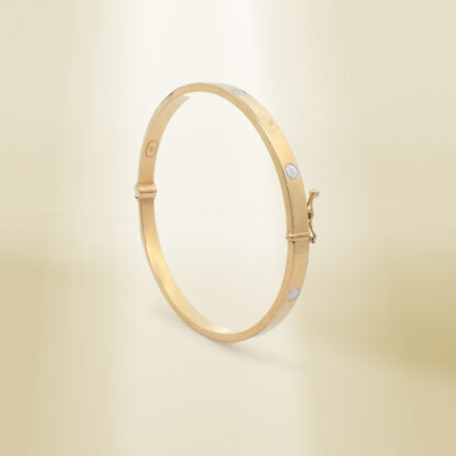 18K Yellow Gold Brand-Inspired Clip Type Bangle - Image 3