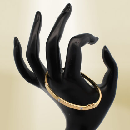 18K Yellow Gold Brand-Inspired Clip Type Bangle - Image 4