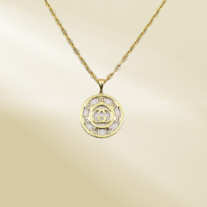 18K Yellow Gold Mariner Chain Necklace with Brand-Inspired Pendant