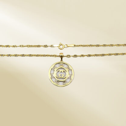 18K Yellow Gold Mariner Chain Necklace with Brand-Inspired Pendant - Image 3