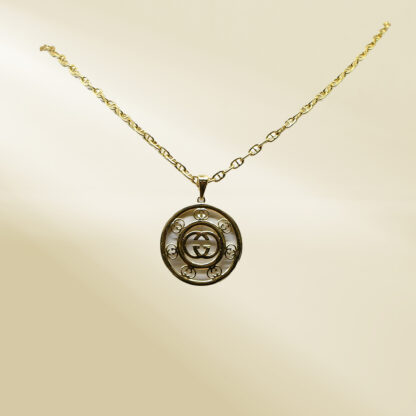 18K Yellow Gold Mariner Chain Necklace with Brand-Inspired Pendant - Image 4