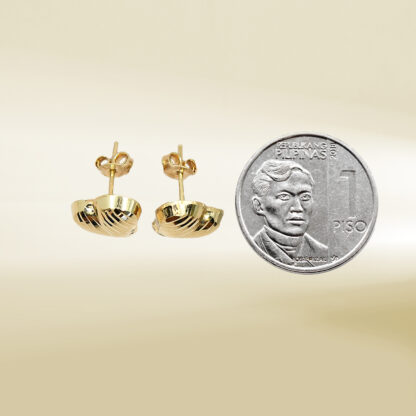 18K Yellow Gold Heart Design Earrings - Image 2