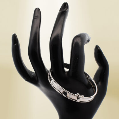 18K White Gold Brand-Inspired Clip Type Bangle - Image 4
