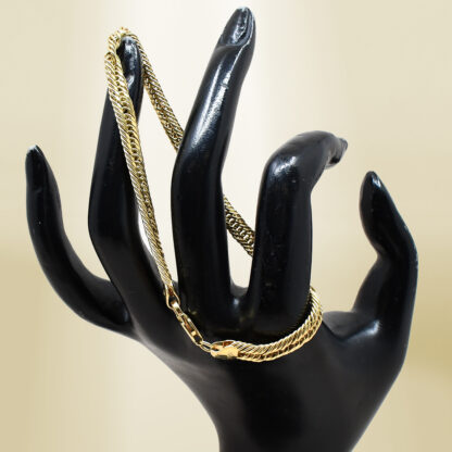 18K Yellow Gold Curb Chain Bracelet - Image 4