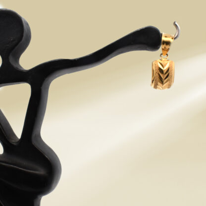 18K Yellow Gold Pendant - Image 4